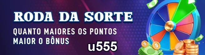 Jogador feliz em meio a slots populares da u555